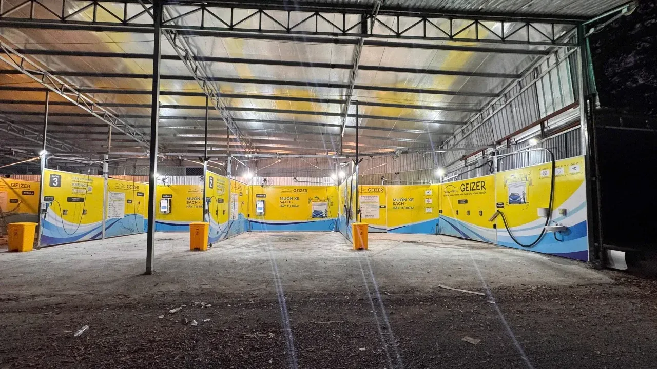 A GEIZER self-service car wash bay in Nha Trang
